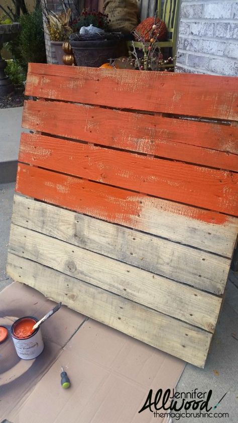 pallet-decor-fall-porch-sign-by-the-magic-paintbrush-inc-featured-on-remodelaholic Pallet Fall Decorations Diy, Painting Pallets, Halloween Pallet Projects, Pallet Ideas For Outside, Display Rack Ideas, Fall Pallet Signs, Pallet Porch, Painted Pallet, Pallet Pumpkin