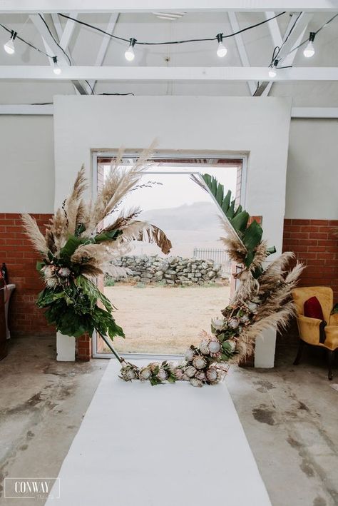 Pampas Grass And Palm Leaves, Palm Leaf Centerpiece, Winter Arch, Shower Activities, Diy Wedding Arch, Pampas Grass Decor, Grass Decor, Grass Wedding, Baby Shower Activities