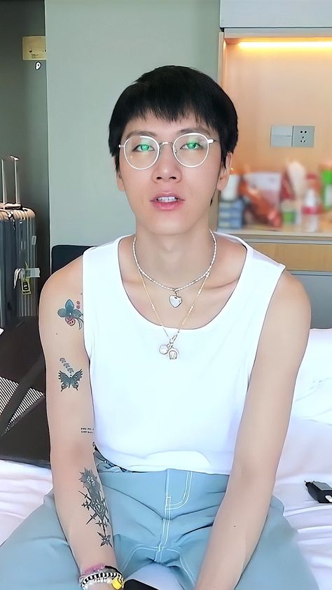 Ten Wayv Tattoo, Taeyong Tattoo, Ten Tattoo, Kpop Tattoo, Kpop Tattoos, Chinese Symbol Tattoos, Ten Lee, Ten Chittaphon, Nct Ten