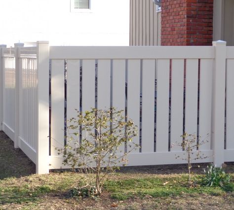 The American Fence Company Vinyl Fencing, Vinyl Semi private Afc kc White Vinyl Fence, Garden Gate Design, Vinyl Fencing, Backyard Fence, Front Fence, White Fence, Craftsman Exterior, Fence Styles, Diy Fence