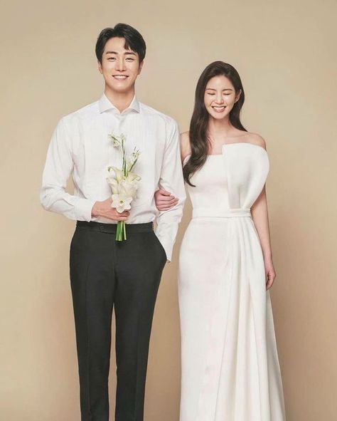 Classic Prewedding Photo, Korean Style Wedding Photoshoot, Simple Korean Wedding, Korean Simple Wedding, Korean Wedding Dress Elegant, Prewed Korean Style, Prewedding Korean Style, Wedding Gown Korean, Korean Wedding Dress Simple