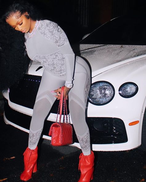 Poses In Front Of Car, Dess Dior, Cute Braces Colors, Cute Braces, Chris Brown Videos, Sisters Photoshoot Poses, Car Poses, Black Truck, Sisters Photoshoot