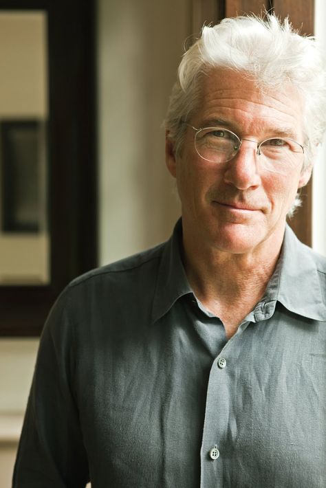 Richard Gere in wire frames. Looking good! Richard Gere, Cindy Crawford, Handsome Actors, Walk Of Fame, Hollywood Actor, Hollywood Stars, Favorite Celebrities, Movie Stars, Actors & Actresses