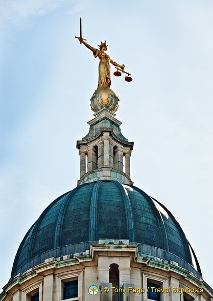 Get a feel of how the British justice system operates at The Old Bailey – London’s Central Criminal Court. Europe Painting, Law Court, Lady Justice, Justice System, Neoclassical Architecture, Road Trip Adventure, Greater London, London Town, London Street