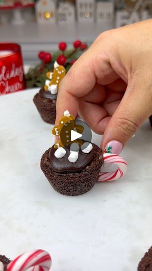 Hot Cocoa Brownie Cups, Christmas Brownies Decoration, Funfetti Brownies, Dehydrated Marshmallows, Fellowship Ideas, Decorated Brownies, Icing Chocolate, Cookie Gingerbread, Men Swimming