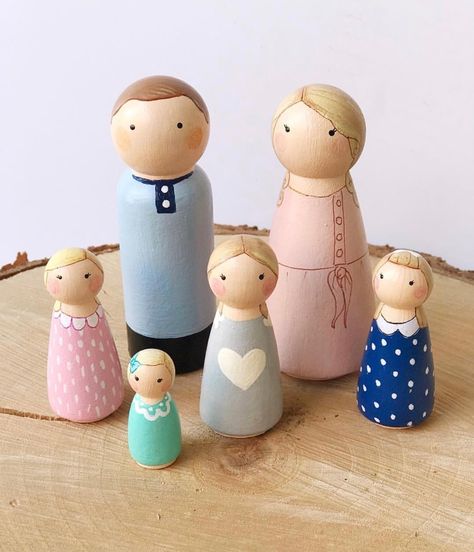 Peg Family Diy, Wood Dolls Diy, Wooden Dolls Diy, Wooden Peg Doll Ideas, Paint Peg Dolls, Peg People Diy, Peg People Ideas, Peg Dolls Ideas, Peg Dolls Family