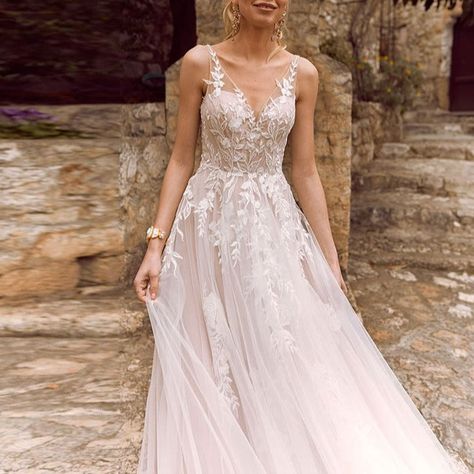 Madi Lane Wedding Dress, Madi Lane, Floor Length Wedding Dress, Wedding Dress Flowy, Occasion Dresses Wedding, Wedding Dress Fabrics, Traditional Wedding Dresses, Lace Bridal Gown, Used Wedding Dresses