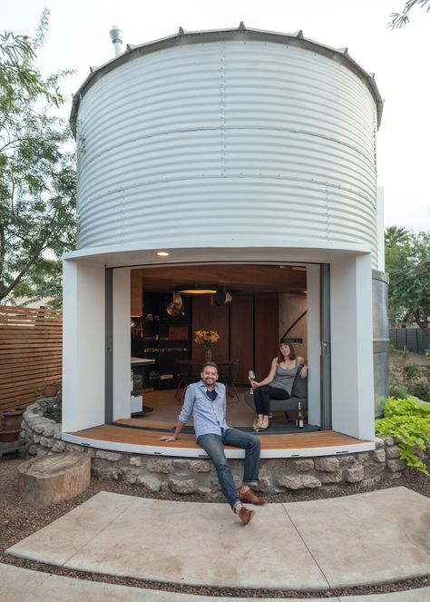 Architectural 1955 Silo Conversion in to a Home. See more art and information about Christoph Kaiser, Press the Image. Case Sotterranee, Grain Bin House, Silo House, Grain Silo, Architecture Model Making, Casa Container, Modern Tiny House, Round House, House Hunting