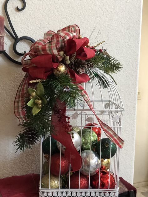 Birdcage holiday decor Christmas Decorated Birdcages, Birdcage Christmas Ideas, Birdcage Christmas Decor, Bird Cage Christmas Decor Ideas, Decorating A Bird Cage, Christmas Birdcage Ideas, Bird Cages Decorated Ideas, Centerpieces For Christmas, Birdcage Ideas