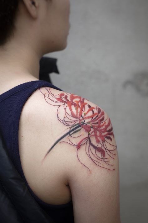 Lycoris radiata Lily Tattoo Ideas, Gaara Tattoo, Spider Lily Tattoo, Lycoris Radiata, Charm Tattoo, Lillies Tattoo, Crane Tattoo, Chain Tattoo, Z Tattoo