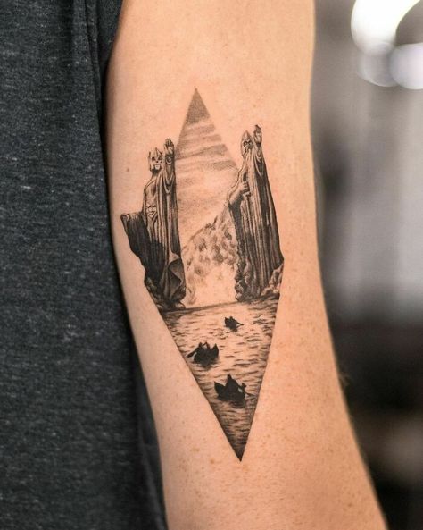 Tree Of Gondor Tattoo, Body Electric Tattoo, Gandalf Tattoo, Tattoo Ideas Back, Hobbit Tattoo, Tolkien Tattoo, Olive Tattoo, Lotr Tattoo, Rings Tattoo