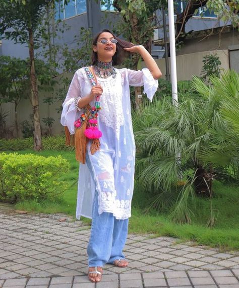 Boho Kurti With Jeans, Boho Look Indian Kurti, Holi Outfits Women Indian White, White Kurta Outfits Women With Jeans, White Kurta With Jeans Women, White Kurti Styling Ideas With Jeans, White Chikankari Kurti With Jeans, How To Style Chikankari Kurta With Jeans, White Kurti Outfit Jeans