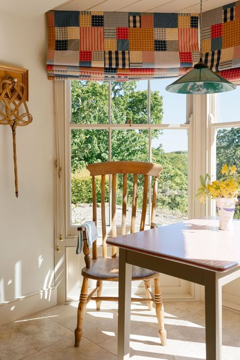 Interior designer Robert Carslaw's Cornish home | House & Garden Cornish House, Colorful Cottage, English Country Style, English Decor, Weekend House, Inside Interiors, Classic Living Room, Parisian Apartment, Paris Apartments