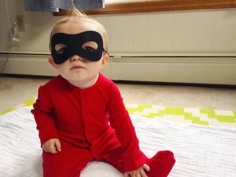 Jack Jack Incredibles, Diy Baby Halloween Costumes, Easy Diy Halloween Costumes, Fall Baby Pictures, Newborn Halloween Costumes, Newborn Halloween, Baby Hug