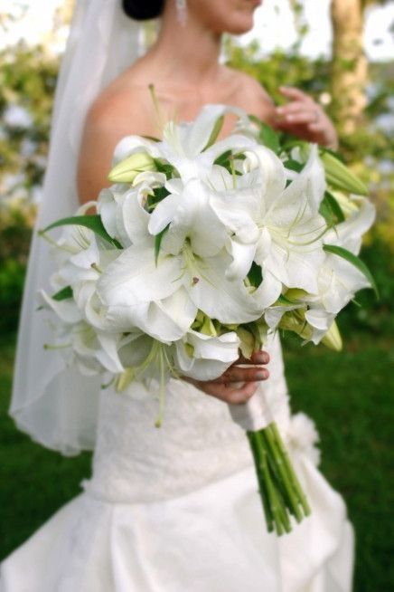 Lilly Bouquet Wedding, White Lily Bouquet, Red Rose Bouquet Wedding, Lily Bridal Bouquet, White Rose Wedding Bouquet, Flowers Lily, Red Bouquet Wedding, Bouquet Bride, Red Rose Wedding