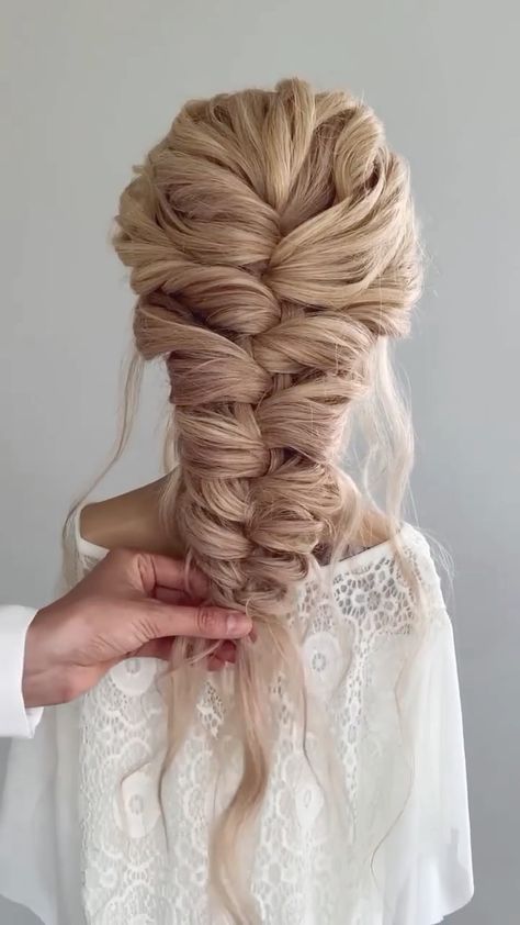 allbraidseveryday on Instagram: Everyday Beauty 👸🏼 • Author @polishedstylejustine • #hairchains #blondehair #behindthechair #longhair #saloncentric #hairideas… Hair Stayl, Easy Little Girl Hairstyles, 5 Minute Hairstyles, Awesome Hairstyles, Mermaid Braid, Wedding Braids, Plaits Hairstyles, Beach Wedding Hair, Braided Updo