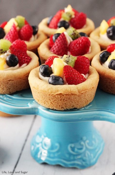 Cheesecake Sugar Cookie Cups, Dessert Pizzas, Life Love And Sugar, Sugar Cookie Cups, Fruit Cheesecake, Cookie Cups Recipe, Cake Light, Bridal Shower Desserts, Fruit Tarts