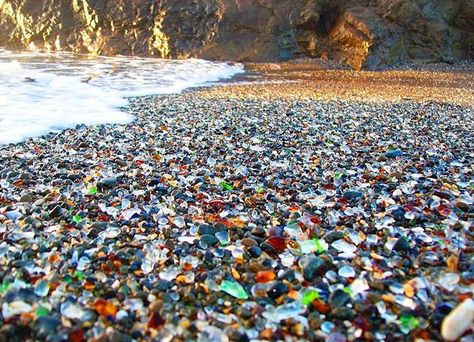 A REAL LIFE Glass Beach in California Glass Beach California, Fort Bragg California, زجاج ملون, Glass Beach, Fort Bragg, Sea Glass Beach, Unique Beach, Beach Design, Beaches In The World