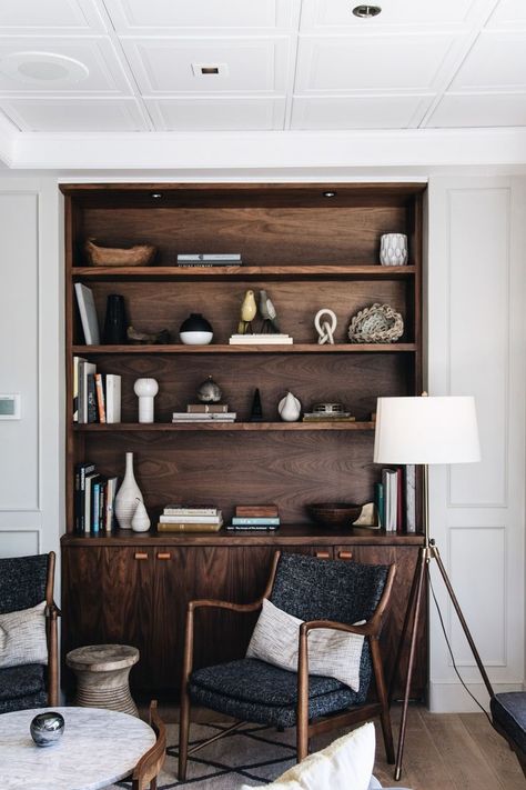 dark wood shelf Dark Wood Bookshelves, Dark Wood Lamp, Dark Wood Floors Living Room, Dark Wood Shelves, Dark Wood Furniture, Wood Bookshelves, Dark Wood Floors, Mid Century Chair, Marble Coffee Table