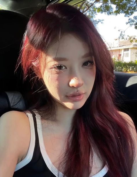 Asian Red Hair, Makeup Chinese, Red Hair Makeup, Cherry Red Hair, Plum Hair, Wine Red Hair, Red Hair Inspo, Wine Hair, Cherry Hair