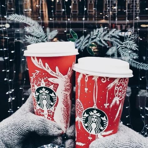 wholesome Christmas on Instagram: “I'm so excited! My friend and I ate going to buy Christmas candles today! • Love you guys! • 🎄🎅☕🍪❄⛄ • • Please give credit if repost! I…” Starbucks Christmas Cups, Starbucks Wallpaper, Christmas Bucket, Christmas Cups, Christmas Apps, Xmas Wallpaper, Christmas Collage, Holiday Cups, Christmas Phone Wallpaper