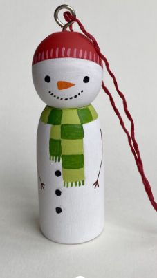 Christmas Peg Dolls Diy, Winter Peg Dolls, Santa Peg Doll, Christmas Peg Dolls, Matryoshka Doll Art, Christmas Crafts Sewing, Wooden Clothespin Crafts, Wooden People, Wood Peg Dolls