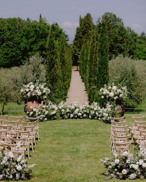 Flowersliving 🌸 on Instagram: “The iconic Tuscan cypress trees as witnesses of unforgettable wedding moments 🍀 . .. … …. ….. #weddingmoments #weddingday…” Tuscan Wedding Aisle, Tuscan Wedding Ceremony Decor, Wedding Altar Decorations Outdoor, Olive Tree Wedding Ceremony, Tuscany Wedding Florals, Tuscan Wedding Bouquet, Wedding Arch Alternative Outdoor, Italian Backyard Wedding, Altar Ideas Wedding