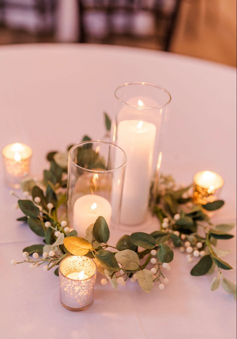 Simple Wedding Centerpieces, Reception Table Decorations, 2025 Wedding, Gold Wedding Decorations, Rustic Centerpieces, Wedding 2025, Flower Inspiration, Wedding Flower Inspiration, Wedding Tables