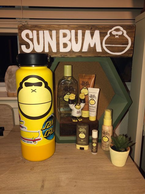 Sunbum Sun Screen, Sun Screen Aesthetic, Sunbum Aesthetics, Sun Bum Aesthetic, Yellow Summer Aesthetic, Aesthetic Hydroflask, Beach Bum Aesthetic, Camera Drawing, Sunkissed Skin