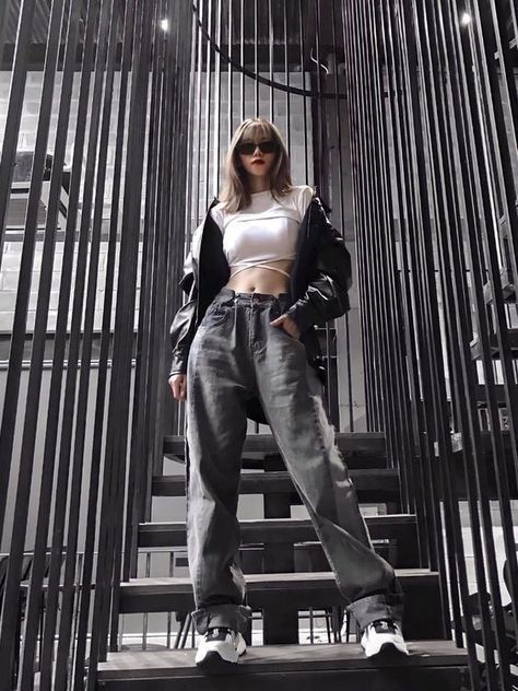 Lalisa Casual Outfit, Lisa Streetwear, Lisa Outfits Casual, Blackpink Outfits, Techwear Fashion, روتين العناية بالبشرة, Hollywood Fashion, Tomboy Fashion, Kpop Fashion Outfits