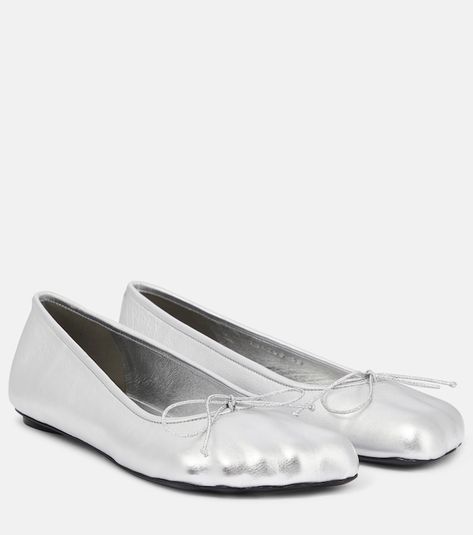 Balenciaga Flats, Balenciaga Women, Silver Flats, Balenciaga Shoes, Black Ballet Flats, Ballerina Shoes, Leather Slippers, Silver Shoes, Leather Ballet Flats