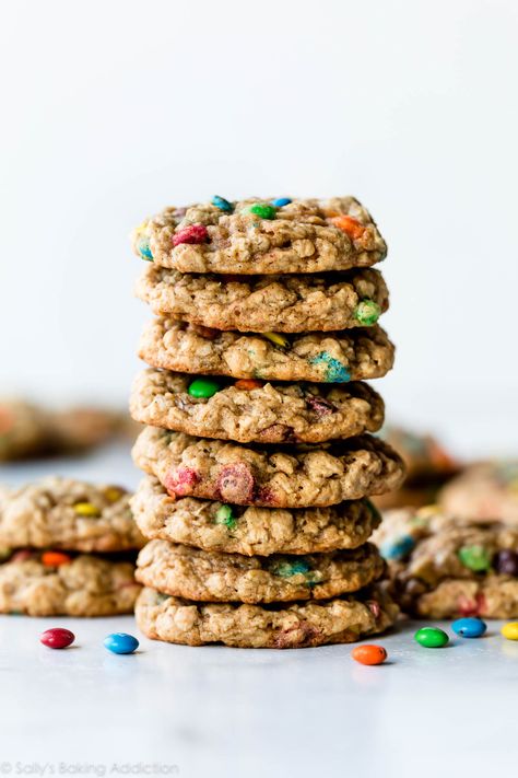 Chewy Oatmeal M&M Cookies - Sally's Baking Addiction M M Cookies Christmas, Mnm Cookies, Cookies With Cinnamon, Cherry Oatmeal Cookies, Appetizing Food, Easy Cookie Recipe, Iced Oatmeal Cookies, Oatmeal Cream Pies, Frozen Cookie Dough