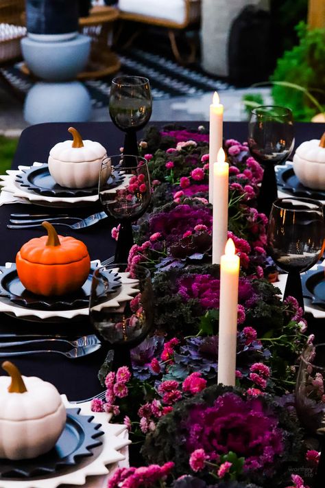 thanksgiving purple + black table setting Purple Velvet Tablecloth, Halloween Dinner Table Setting, Black And Purple Table Setting, Purple Thanksgiving, Black Thanksgiving Table, Purple Table Settings, Purple Tablecloth, Purple Plates, Jewel Tone Color Palette