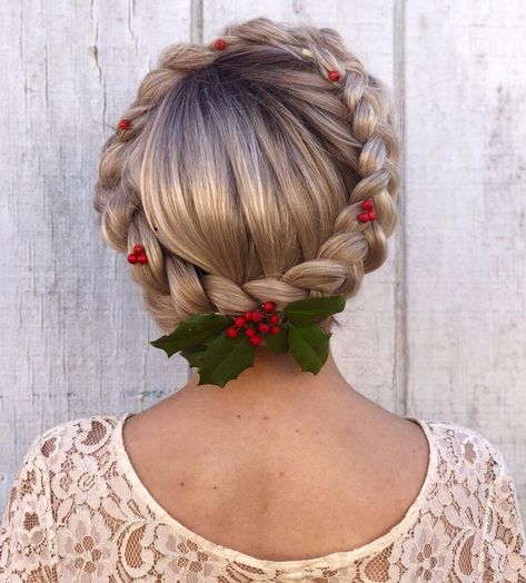 30 Dazzling Holiday Hairstyles to Inspire You This Season Halo Braids, Christmas Party Hairstyles, Braided Updos, Winter Wedding Hair, Halo Braid, Christmas Hairstyles, Holiday Hairstyles, Christmas Hair, Frizz Control