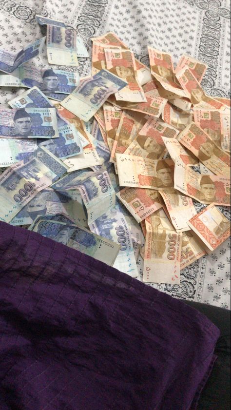 Pakistani Money Aesthetic, Eidi Money Snaps, Pakistani Money Snapchat, Pakistan Money Pic, Pakistani Cash, Pakistani Money Pics, Pakistani Rupees Pics, Pakistani Money, Pakistan Currency