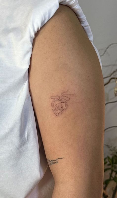 Rome Tattoo, Tattoos For Twins, Pie Tattoo, Invisible String Tattoo, Simple Tats, Taylor Swift Tattoo, Twin Tattoos, Small Girly Tattoos, Small Girl Tattoos