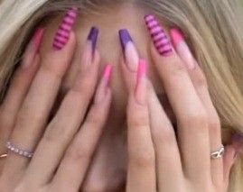 Cheshire Cat Acrylic Nails, Alice In Wonderland Nails Acrylic Simple, Cheshire Cat Eye Makeup, Alice In Wonderland Nail Art Easy, Alice In Wonderland Nails Designs Simple, Chesire Cat Costume Aesthetic, Cheshire Cat Human Version, Simple Alice In Wonderland Nails, Cheshire Cat Nail Art