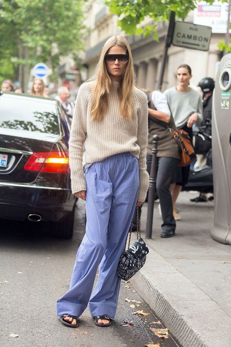 pyjama party. #CarolineBraschNielsen #offduty in Paris. Pajama Pants Outfit, Caroline Brasch Nielsen, Pajama Outfit, Elie Saab Couture, Street Fashion Photography, Street Style Winter, Fashion Weeks, Models Off Duty, Warm Outfits