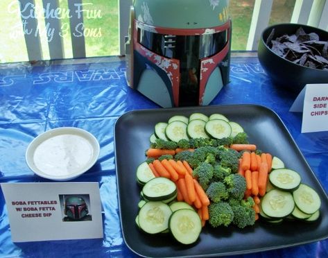 Star Wars Boba Fett Vegetables with Boba Fetta Cheese Dip Star Wars Veggie Tray, Boba Fett Birthday Party, Star Wars Fruit Tray, Star Wars Party Food, Yoda Birthday, Star Wars Food, Bingo Night, Star Wars Diy, Star Wars Birthday Party