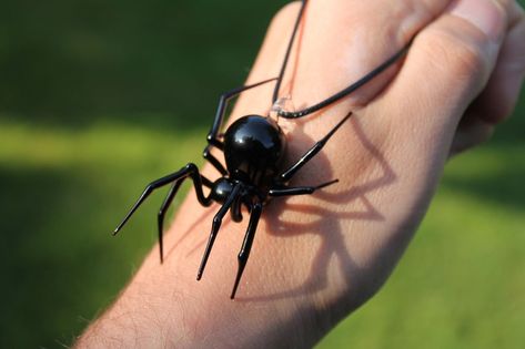 Toilet Paper Roll Diy, Goth Pendant, Glass Spider, Spider Ornament, Spider Pendant, Spider Necklace, Spider Art, Diy Craft Tutorials, Glass Figurines