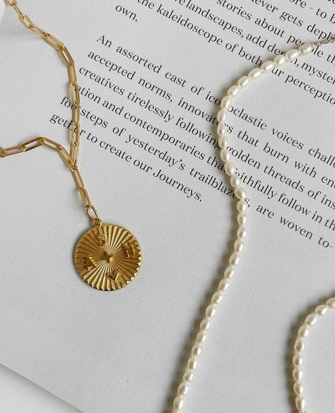 Gold Medallion Jewelry With Mother Of Pearl, Yellow Gold Medallion With Pearl Pendant Jewelry, Elegant Gold-plated Medallion Jewelry, Vintage Pearl Pendant Medallion Jewelry, Luxury One-of-a-kind Medallion Jewelry, Jewelry Inspo, Washer Necklace, It Cast, Pendant Necklace