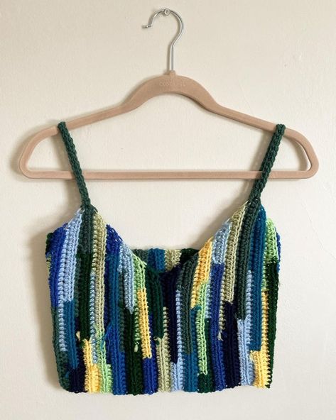 Scrap Yarn Crochet Top, Scrap Yarn Top, Homemade Things, Scrap Yarn Crochet, Swap Ideas, String Bracelets, Scrap Yarn, Crochet Vest Pattern, Crochet Summer Tops