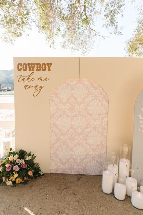 Head Over Boots Bridal Shower, Bridal Shower Last Rodeo, Western Couples Shower Ideas, Boots Bridal Shower Ideas, Western Bridal Shower Favors, Boots And Bubbly Decor, Wedding Shower Themes Ideas Decor, Cowgirl Bridal Shower Ideas Decor, Cowboy Engagement Party