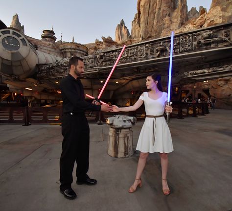 Rey Disneybound, Star Wars Disneybound, Rey Costume, Star Wars Couples, Kylo Ren And Rey, Disney 2023, Disney 2024, Black Collared Dress, Disney Couple