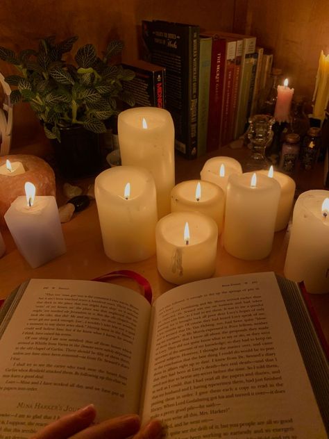 Candle Night Aesthetic, Candle Aesthetic Cozy Dark, Candle Room Aesthetic, Candle Lit Room, Candle Light Aesthetic, Retro Room Aesthetic, Candle Light Room, Candles Outdoor, Zen Aesthetic