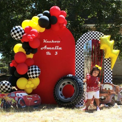 Cars Backdrop Birthday Parties, Mcqueen Birthday Backdrop, Cars Birthday Backdrop, Cars Backdrop, Music Birthday Party Theme, Birthday Party Paper Decorations, Lightning Mcqueen Party, Cars Mcqueen, Music Birthday Party