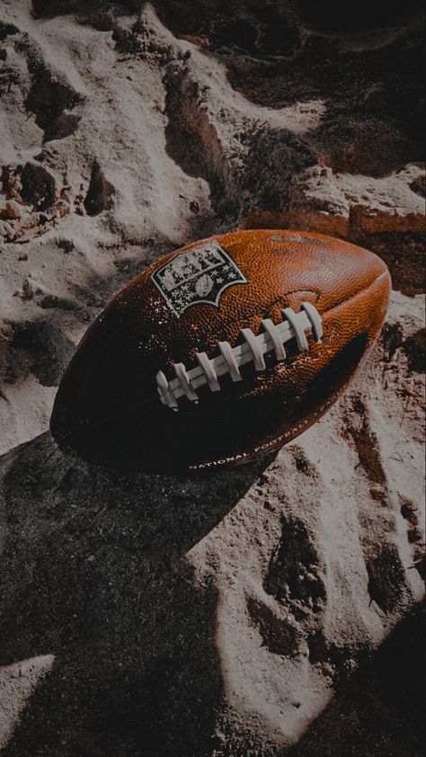 Wallpaper Backgrounds Football, American Football Wallpaper, American Football Aesthetic, Kc Cheifs, Football America, Southern Style Home, Football Usa, Blue Flower Wallpaper, Football Boyfriend