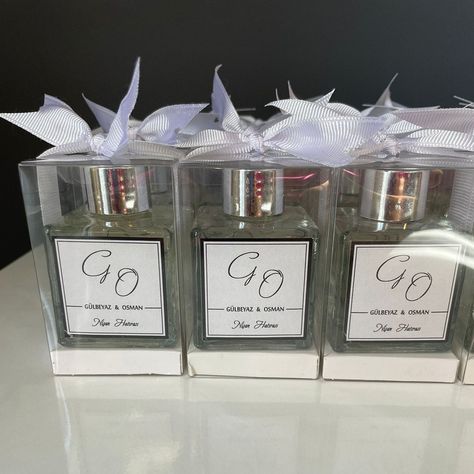 Wedding Favors for Guests Wedding Favors Fragrance Gift - Etsy Perfume Wedding Favors, Wedding Fragrance, Room Fragrance, Ribbon Box, Wedding Favors Fall, Room Fragrances, Wedding Souvenirs, Wedding Favors For Guests, Fragrance Gift