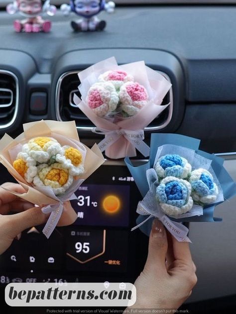 Free Crochet Patterns | Fun & Easy Projects | Crazy Ideas Mini Ramos, Crochet Car Decor, Crochet Cars, Bouquet Crochet, Crochet Car, Confection Au Crochet, Flower Car, Crochet Keychain Pattern, Crochet Bouquet