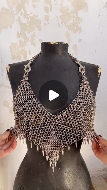 1of1 Custom Clothing Upcycling on Instagram: "Chainmail ⛓   Would you wear something like this? Let us know 🔥 Chainmail piece by Berlin based @chain.cult   - - #chainmail #chainmaillejewelry #chainmailjewelry #medieval #medievalfestival #medievalfashion #rennaissancefestival #alternativejewellery #altgirl #punkfashion #punkstyle" Chainmail Epaulettes, Chain Maille Patterns Tutorials, Chainmail Outfit, Chainmail Projects, Chainmail Diy, Chainmail Clothing, Chainmail Shirt, Chain Maille Patterns, Chainmail Top